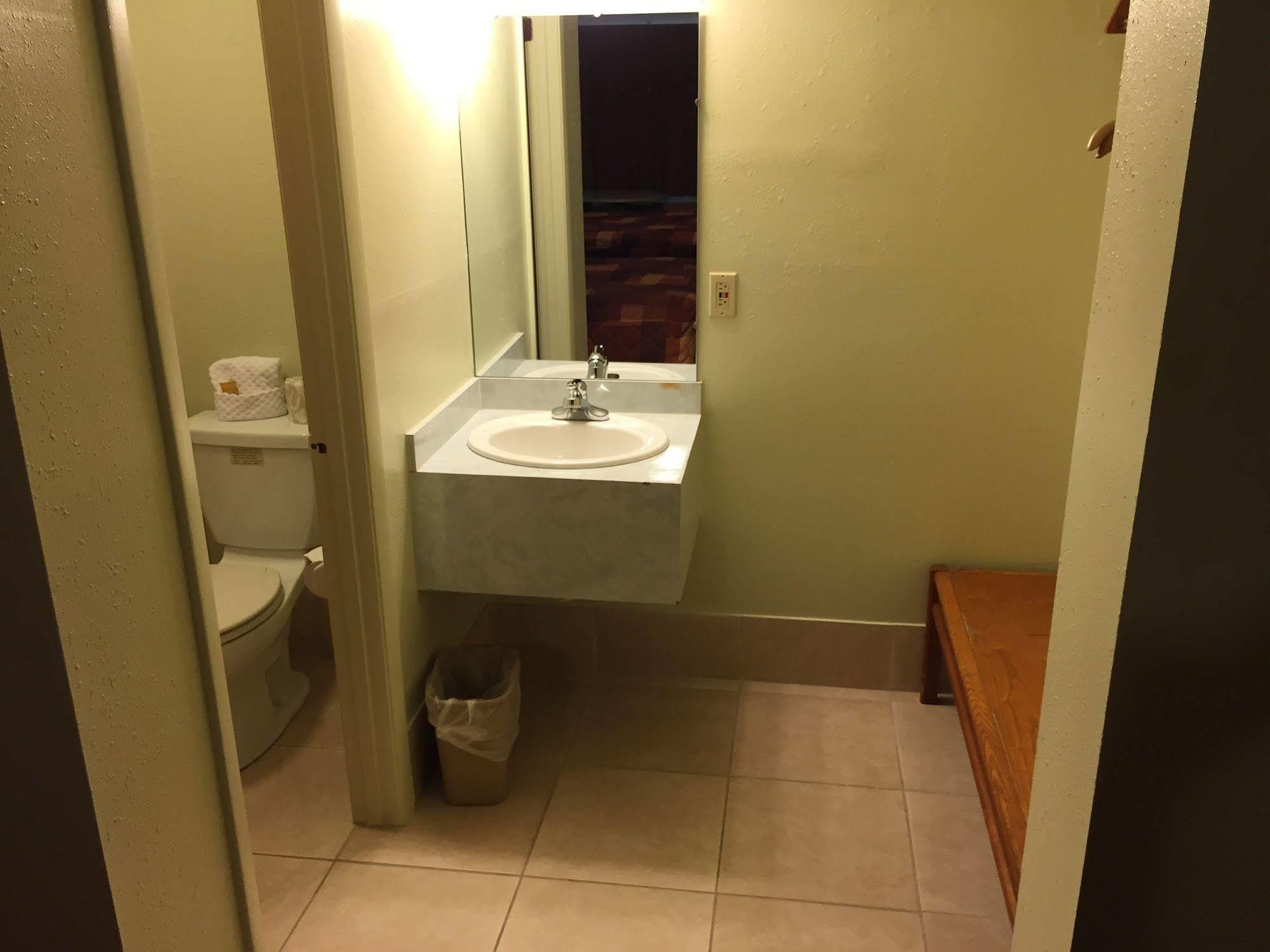 Sebring Inn Luaran gambar