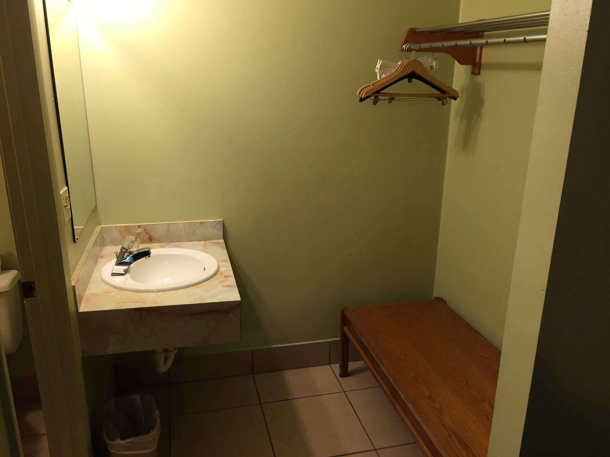 Sebring Inn Luaran gambar