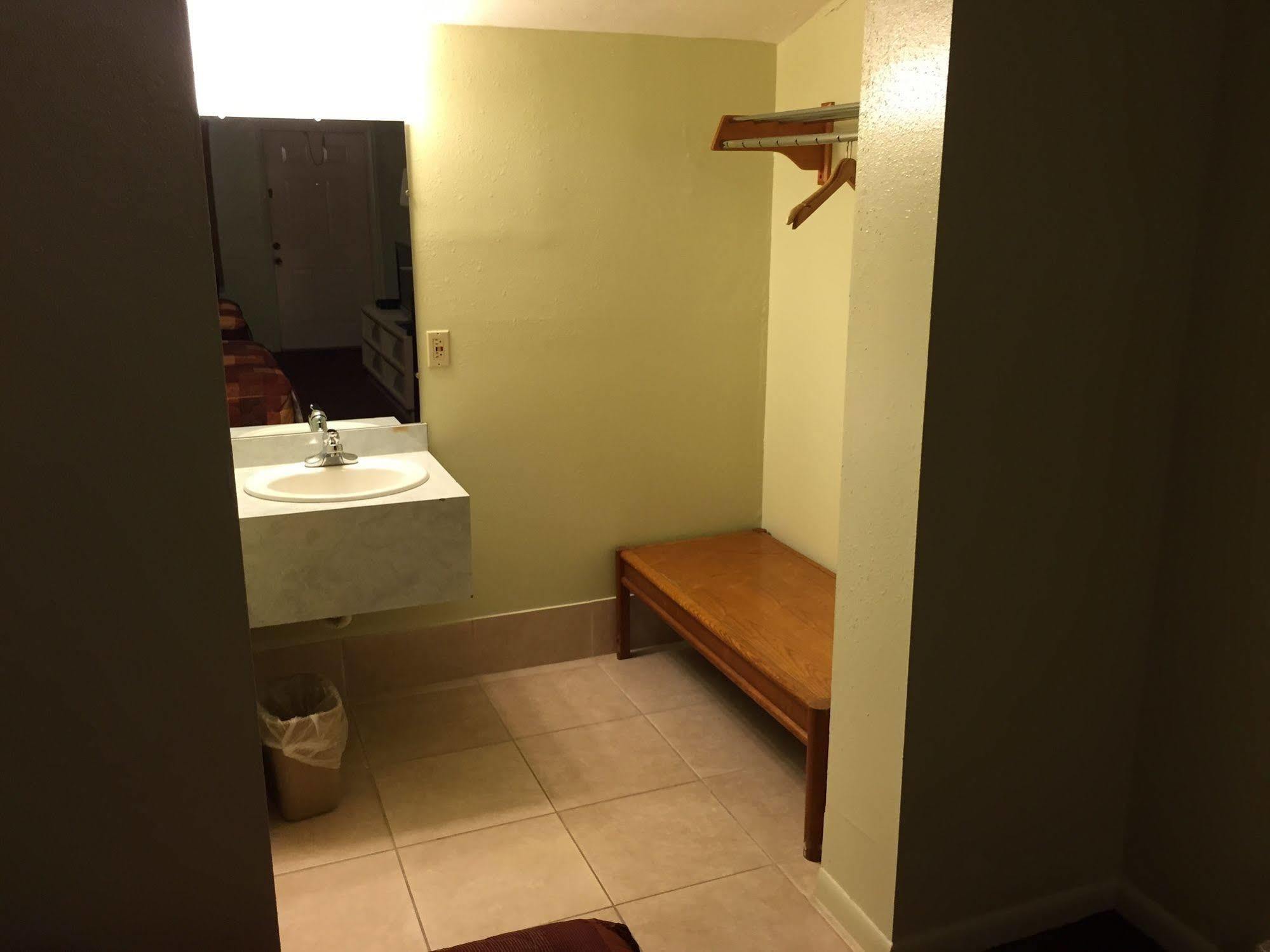 Sebring Inn Luaran gambar